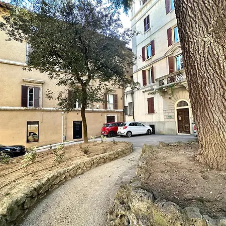 Prestige And Comfort In The Center Of And Views
