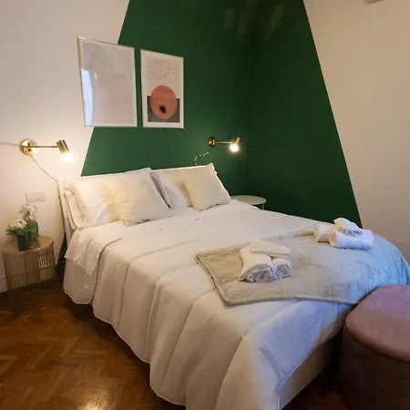 Prestige And Comfort In The Center Of And Views